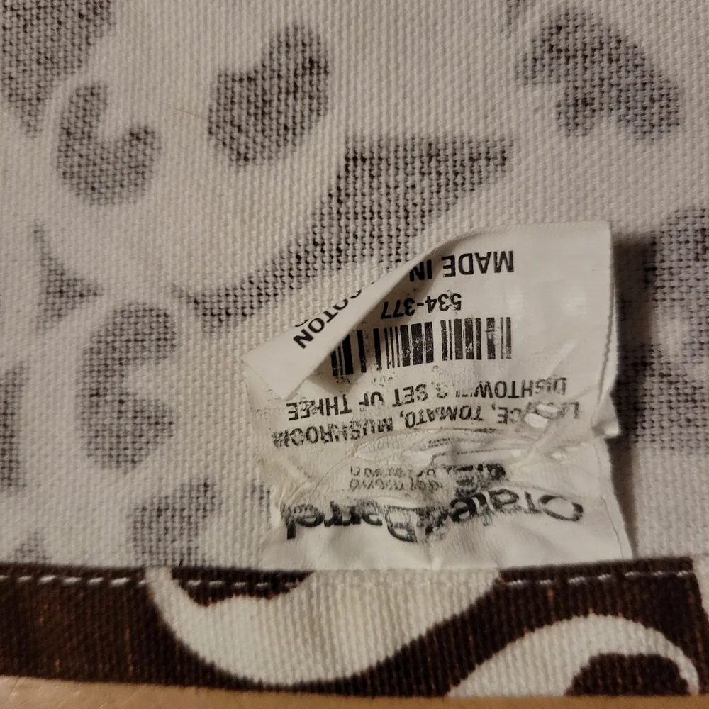 Crate & Barrel Brown & White Mushroom Dishtowel